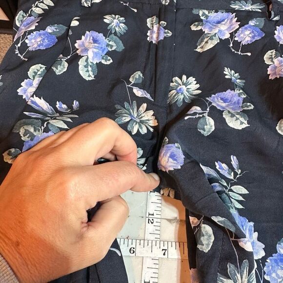 Becken Women's Floral Pleated Silk Blend Cropped Culottes Pants Navy Blue Size 6 - Picture 14 of 16